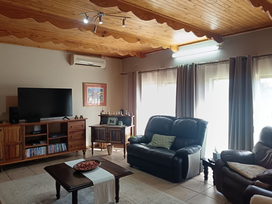 4 Bedroom Property for Sale in Carters Glen Northern Cape